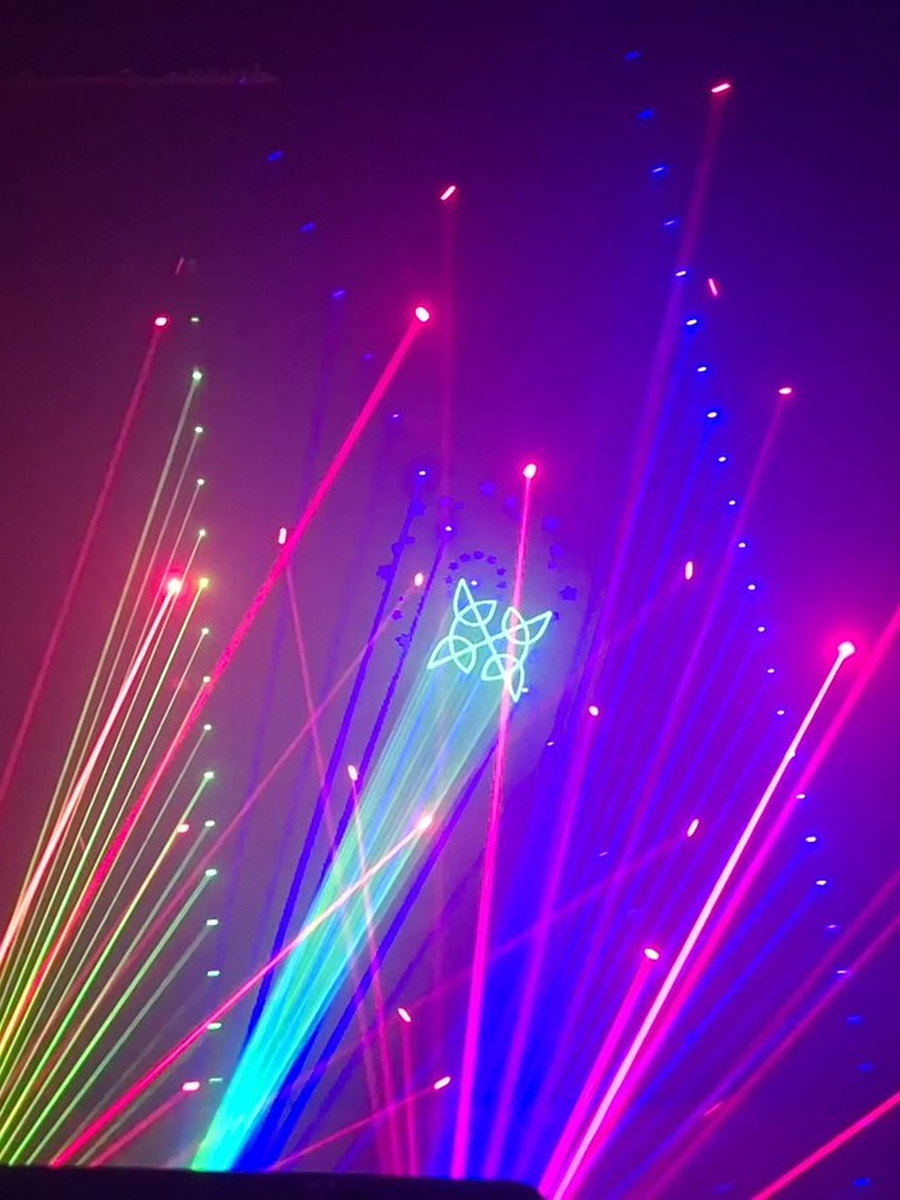 Pack Nuit Blanche : sono, jeux de lumière et effets qui transforment la pièce en piste de danse