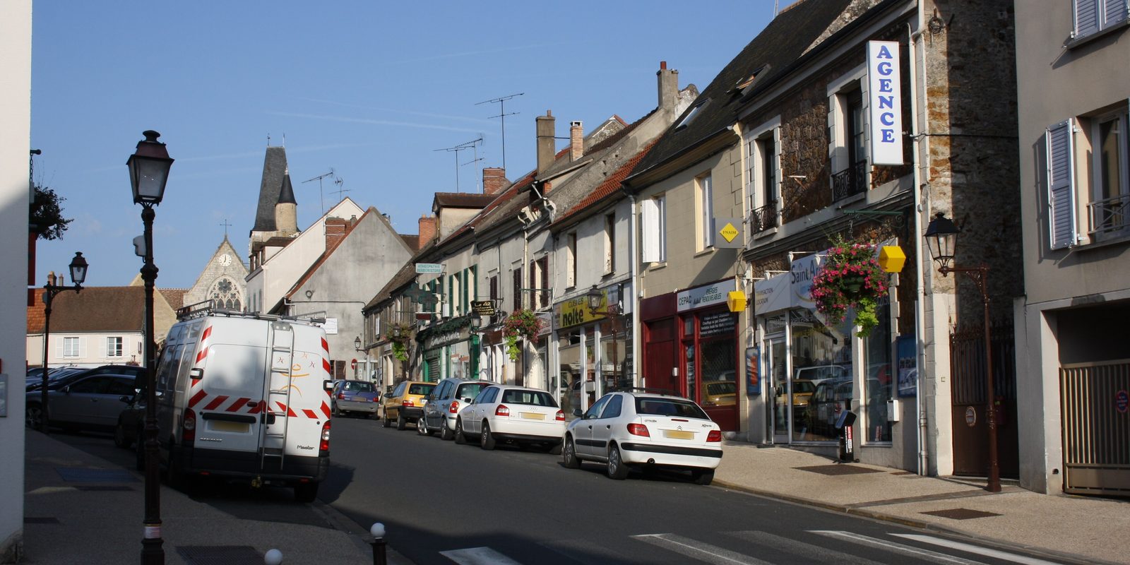 La rue principale de Saint-Arnoult-en-Yvelines